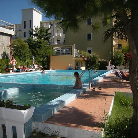 Continental Hotel 3*